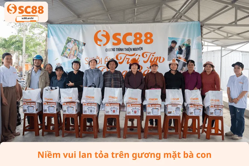 Niềm vui lan tỏa trên gương mặt bà con